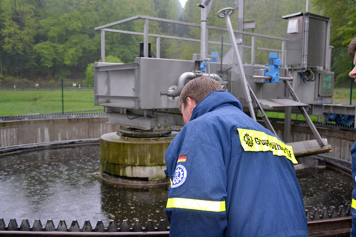 Einblicke in die Abwassertechnik für Fachgruppe des THW Lohr