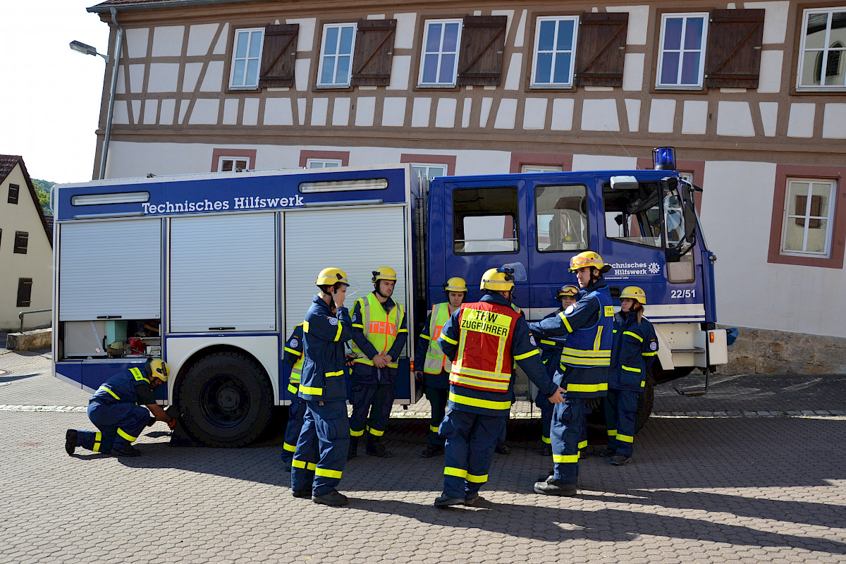 Gehoben, geschoben, gerettet, gelacht, geschwitzt – 172 THW Helfer ziehen gemeinsam an einem Strang