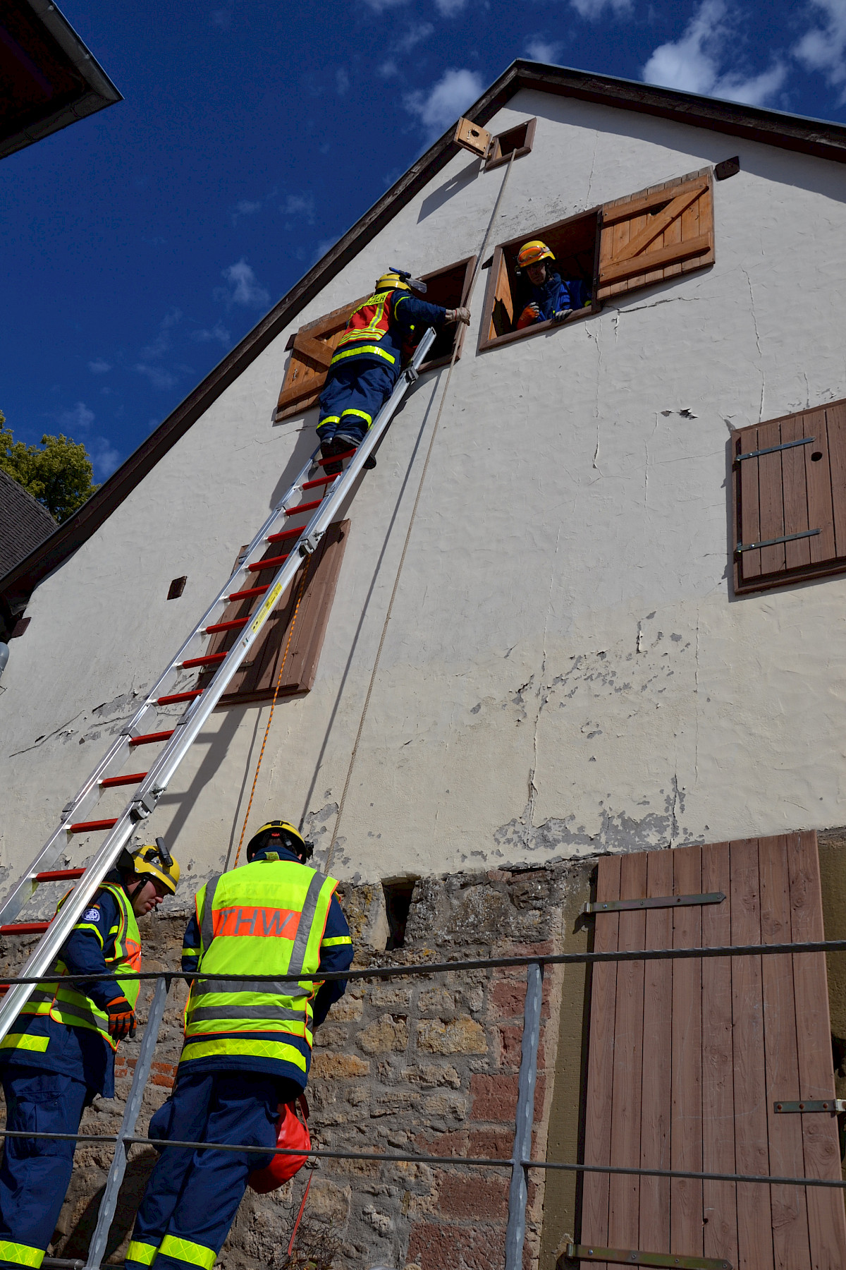 Gehoben, geschoben, gerettet, gelacht, geschwitzt – 172 THW Helfer ziehen gemeinsam an einem Strang