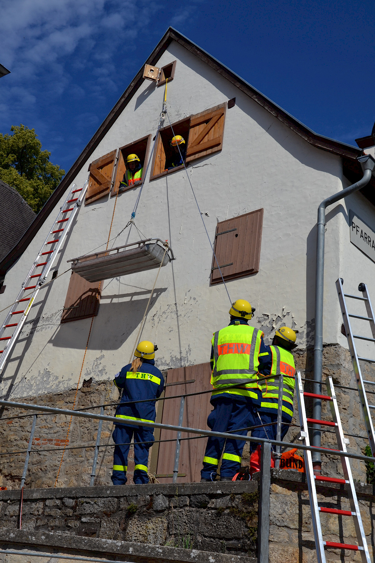 Gehoben, geschoben, gerettet, gelacht, geschwitzt – 172 THW Helfer ziehen gemeinsam an einem Strang