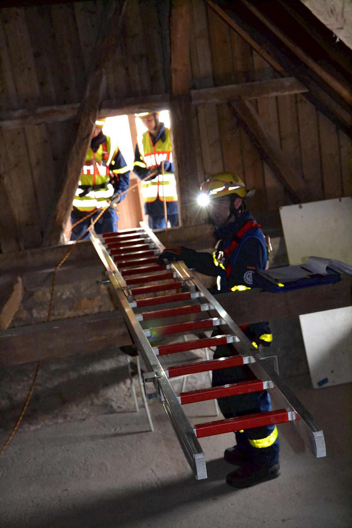 Gehoben, geschoben, gerettet, gelacht, geschwitzt – 172 THW Helfer ziehen gemeinsam an einem Strang