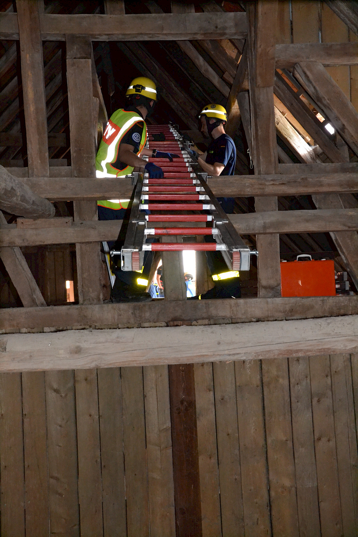 Gehoben, geschoben, gerettet, gelacht, geschwitzt – 172 THW Helfer ziehen gemeinsam an einem Strang