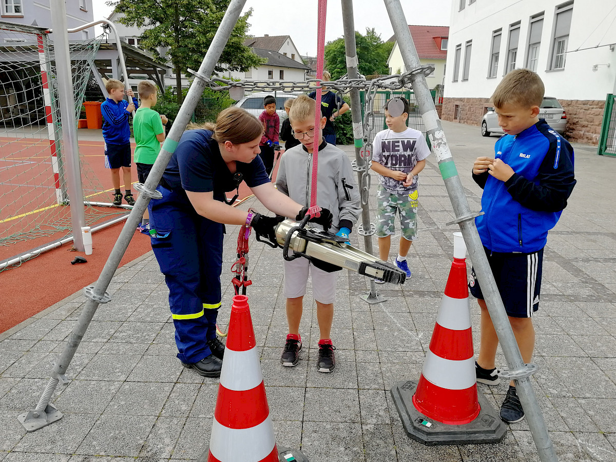 THW Technik Tag in der Realschule und Grundschule