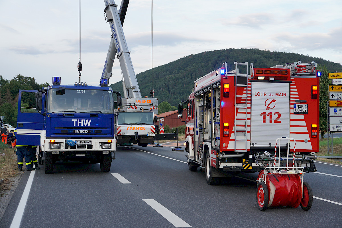 Unterstützung der Bergungsarbeiten nach LKW-Unfall