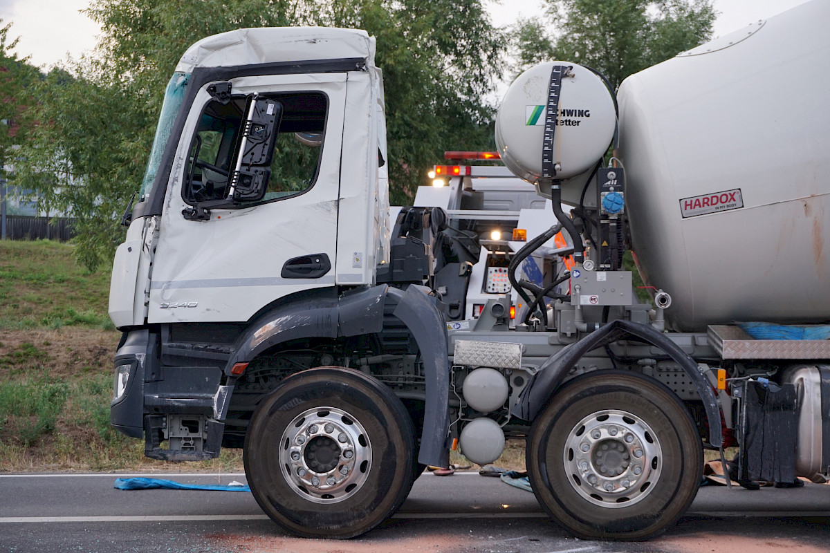 Unterstützung der Bergungsarbeiten nach LKW-Unfall