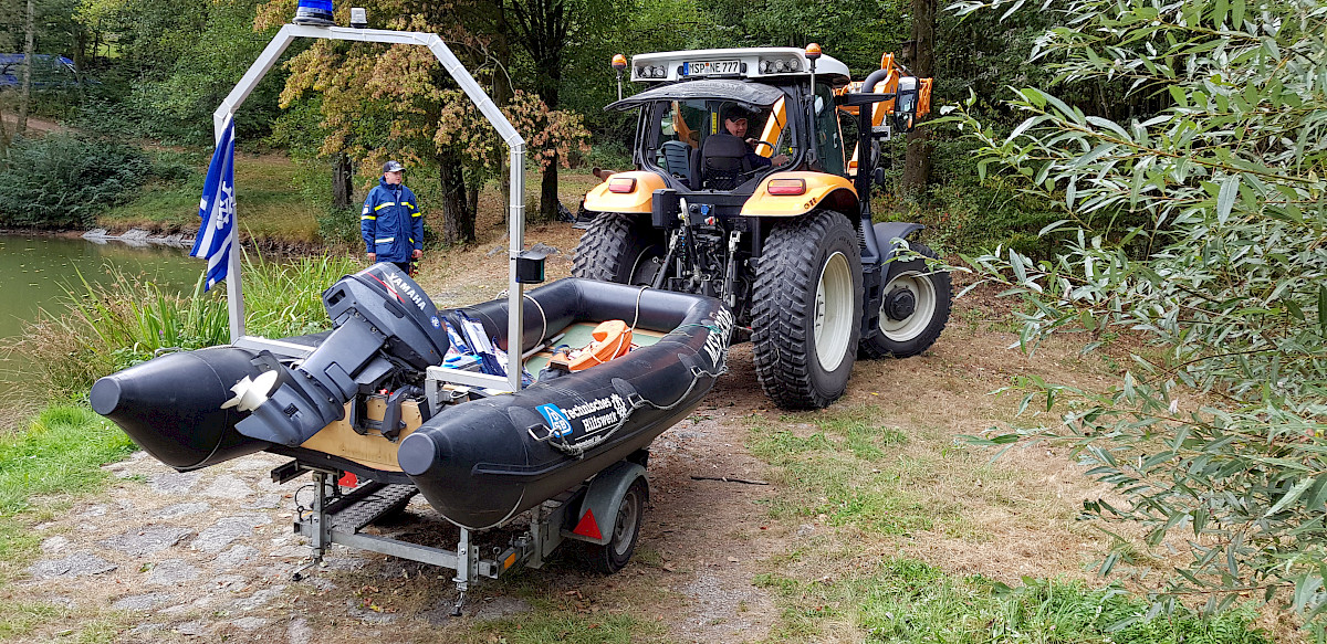 THW Lohr unterstützt bei der Reparatur des Mönches im Landschaftssee in Neuhütten