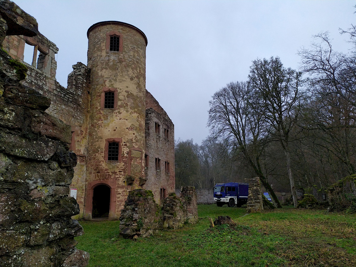 Spaß an der Kameradschaft im THW OV Lohr bei Winterwanderung und Lakefleischessen.