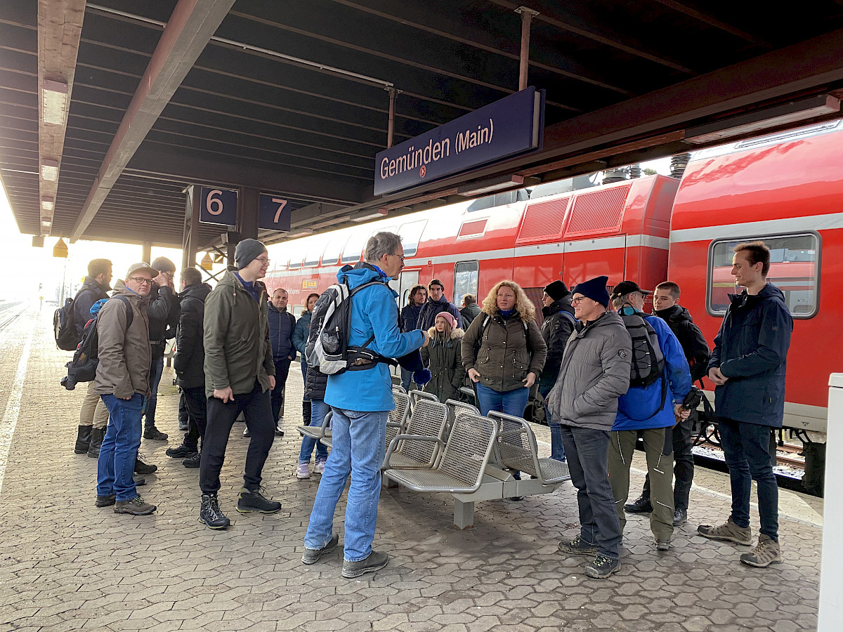 Spaß an der Kameradschaft im THW OV Lohr bei Winterwanderung und Lakefleischessen.