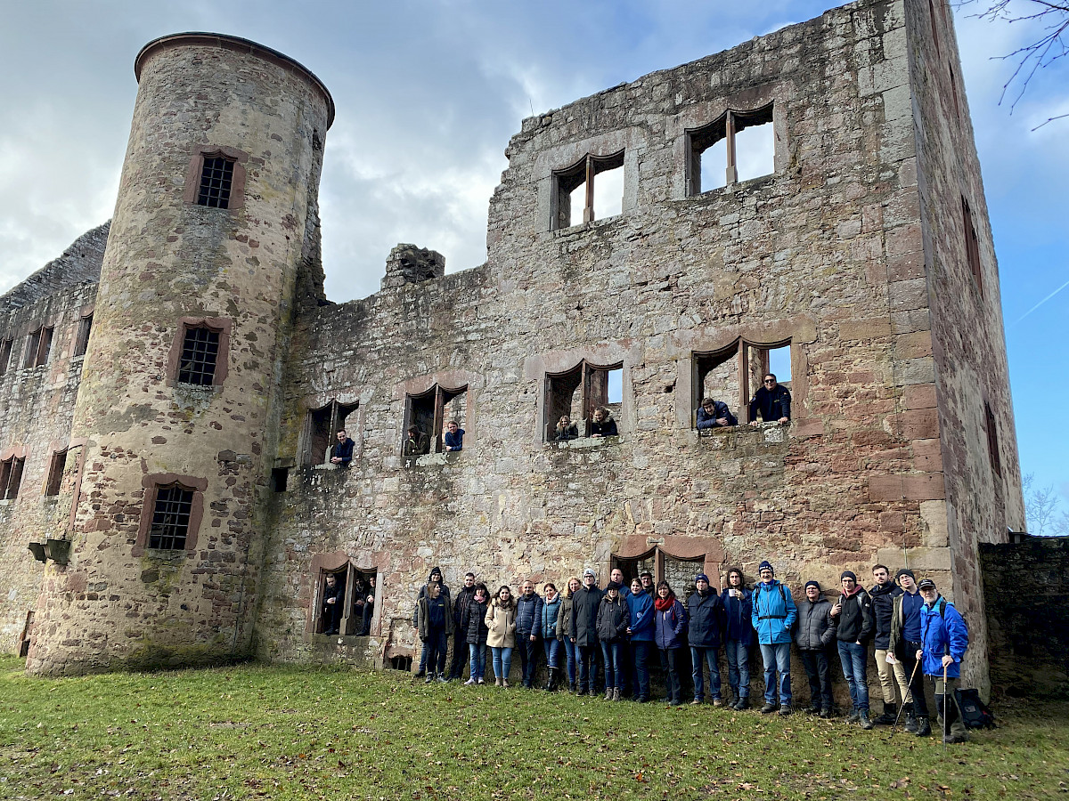 Spaß an der Kameradschaft im THW OV Lohr bei Winterwanderung und Lakefleischessen.