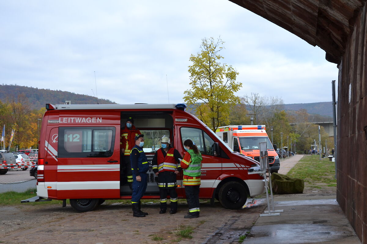 Einsatz in Lohr a. Main – PKW am Haken