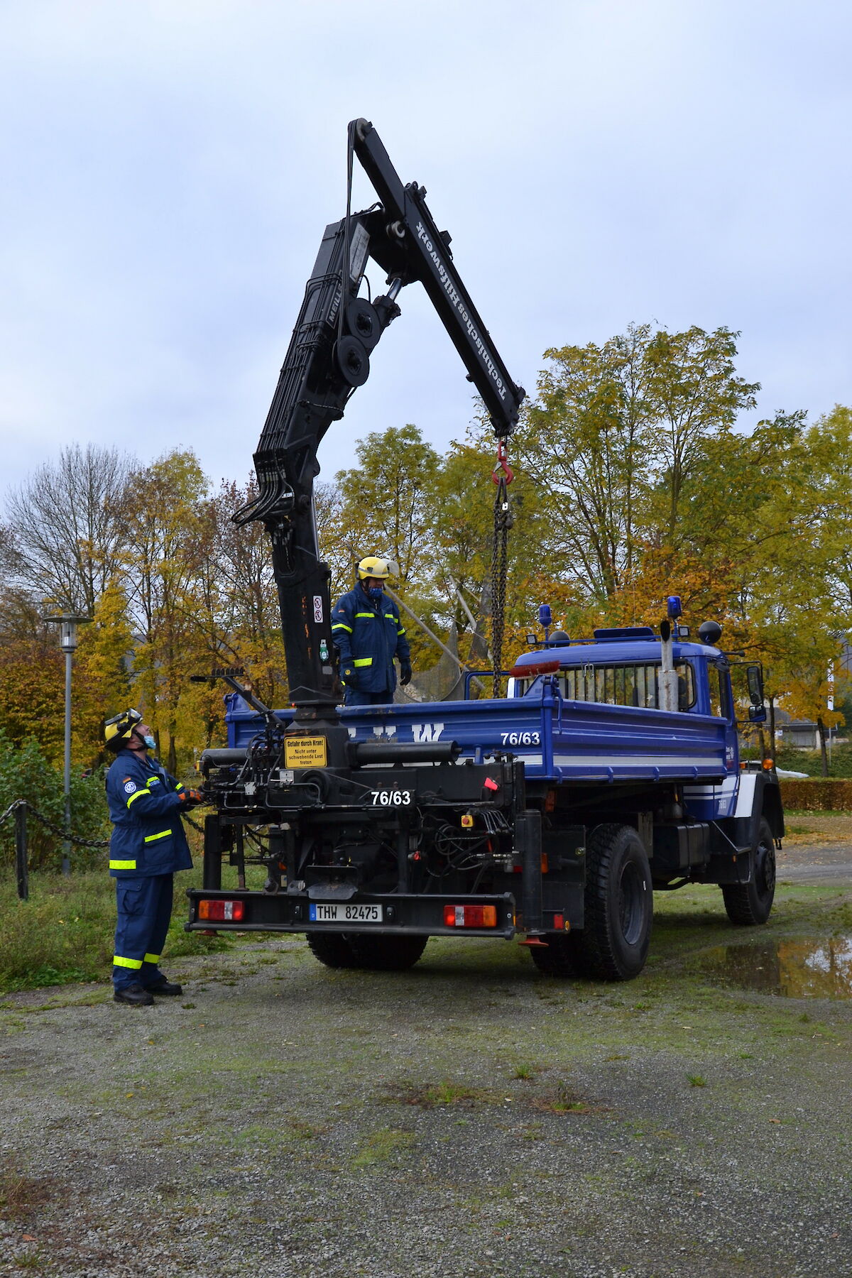 Einsatz in Lohr a. Main – PKW am Haken