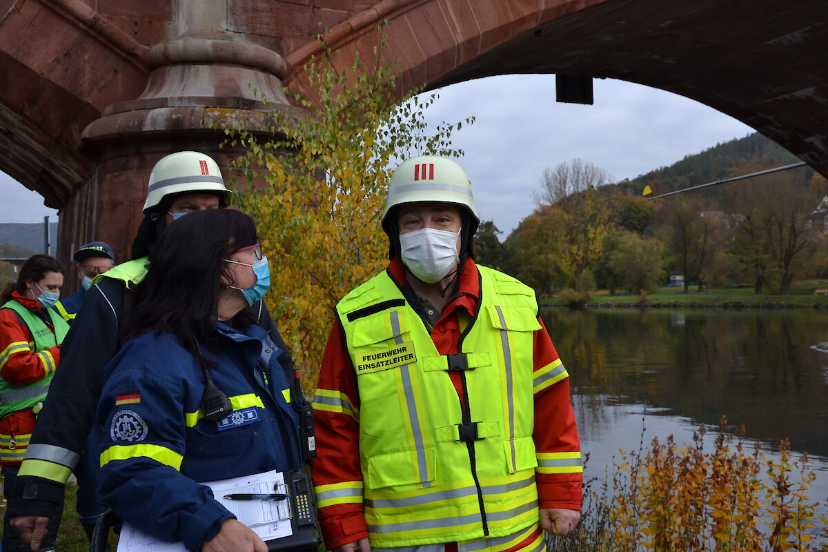 Einsatz in Lohr a. Main – PKW am Haken