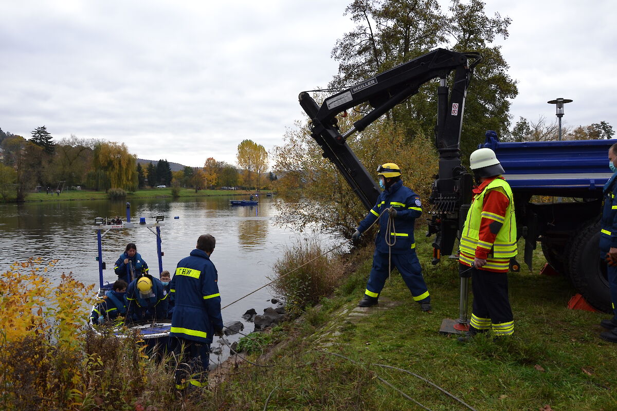 Einsatz in Lohr a. Main – PKW am Haken