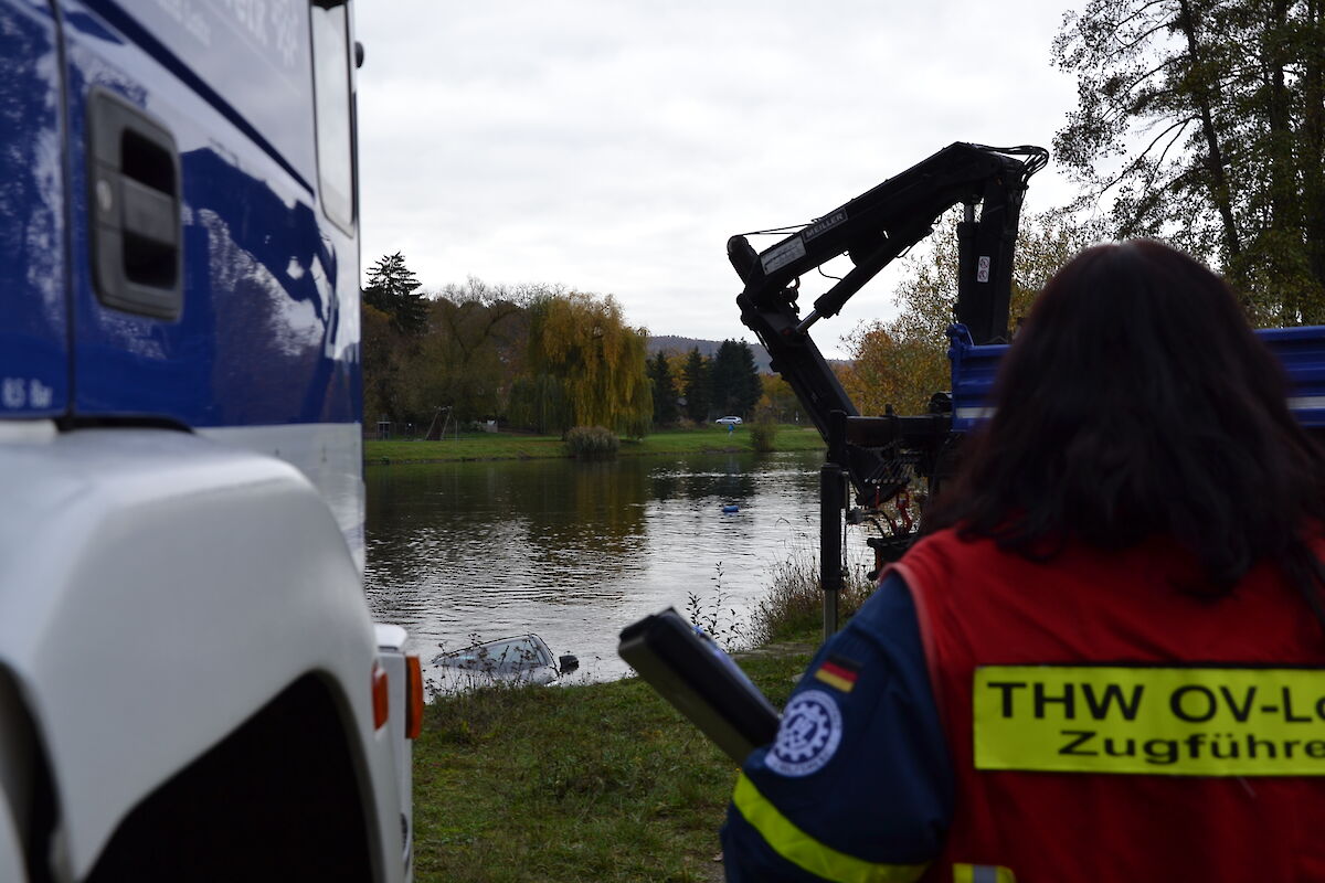 Einsatz in Lohr a. Main – PKW am Haken