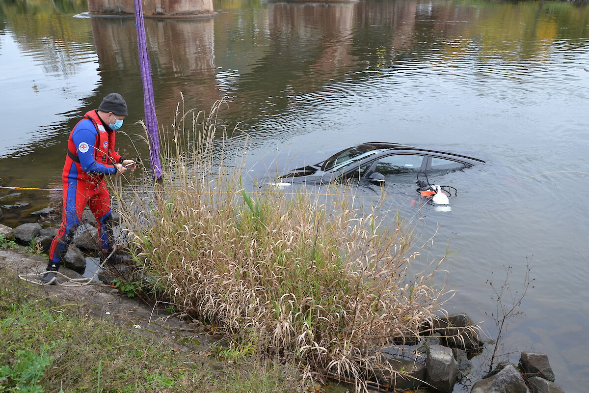 Einsatz in Lohr a. Main – PKW am Haken