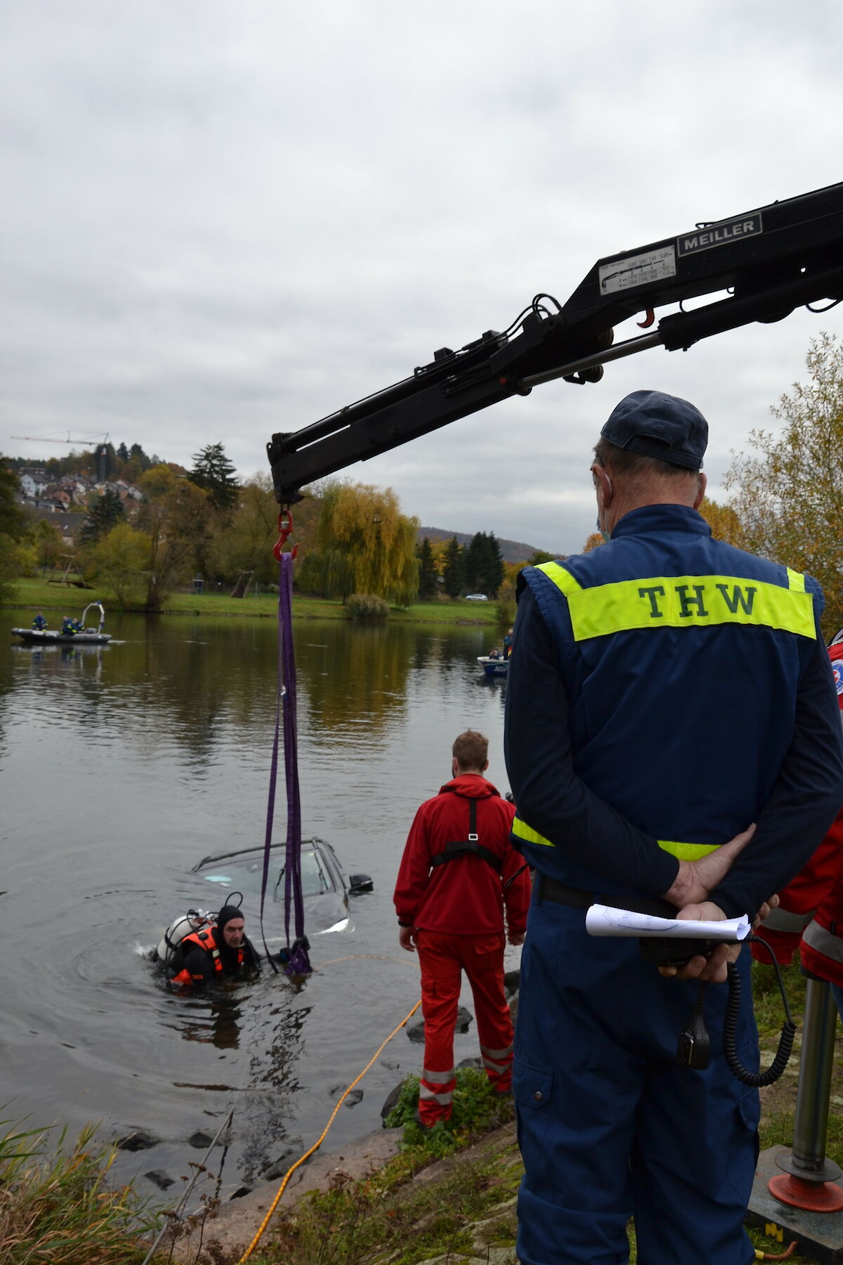 Einsatz in Lohr a. Main – PKW am Haken