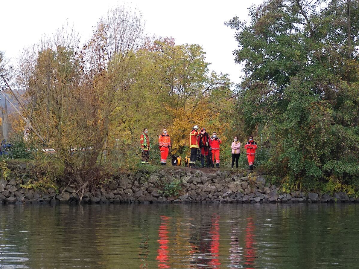 Einsatz in Lohr a. Main – PKW am Haken