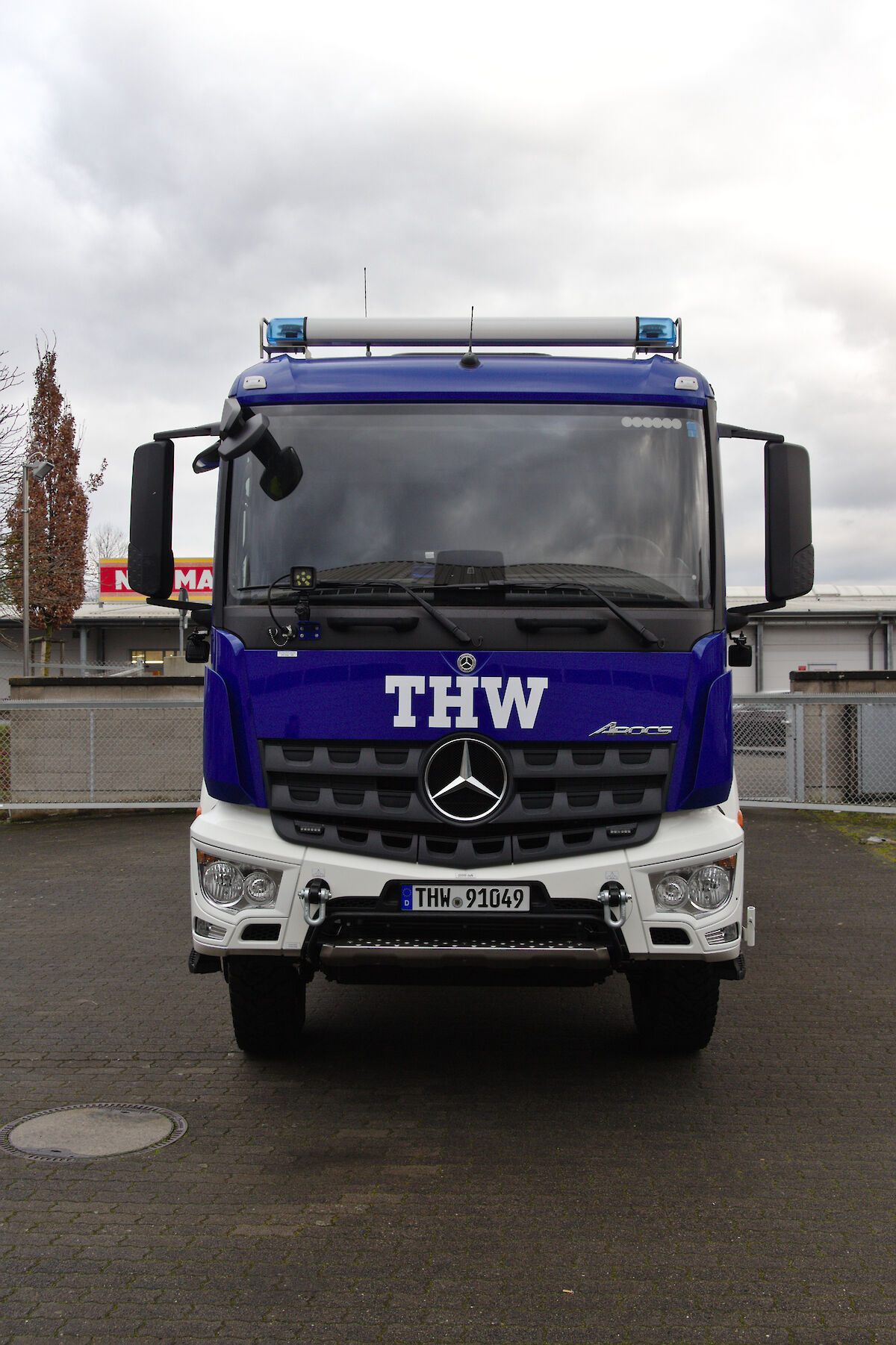 LKW mit Ladebordwand