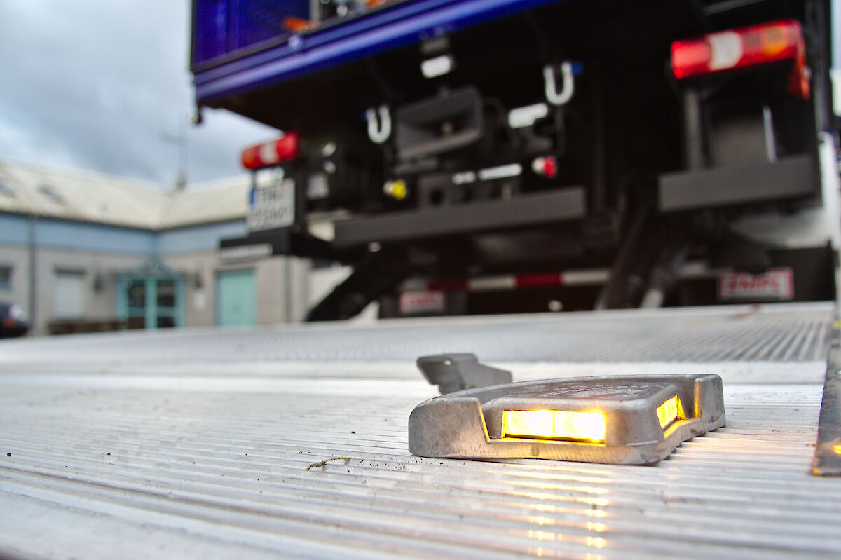 LKW mit Ladebordwand