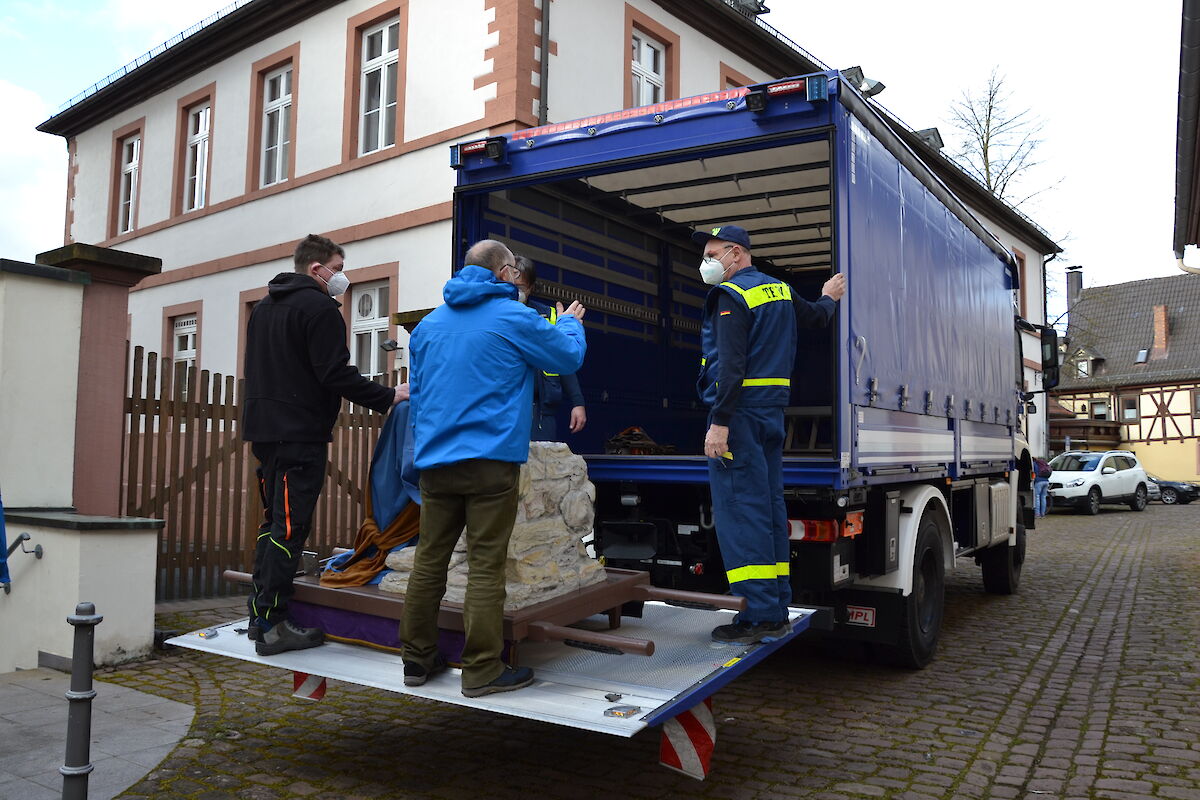 Transport der Figuren der Lohrer Karfreitagsprozession 2021