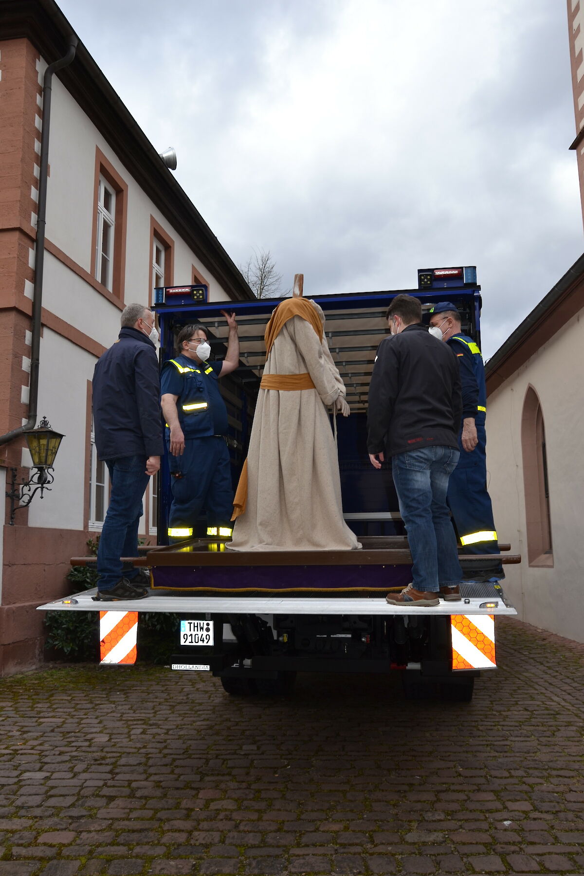 Transport der Figuren der Lohrer Karfreitagsprozession 2021