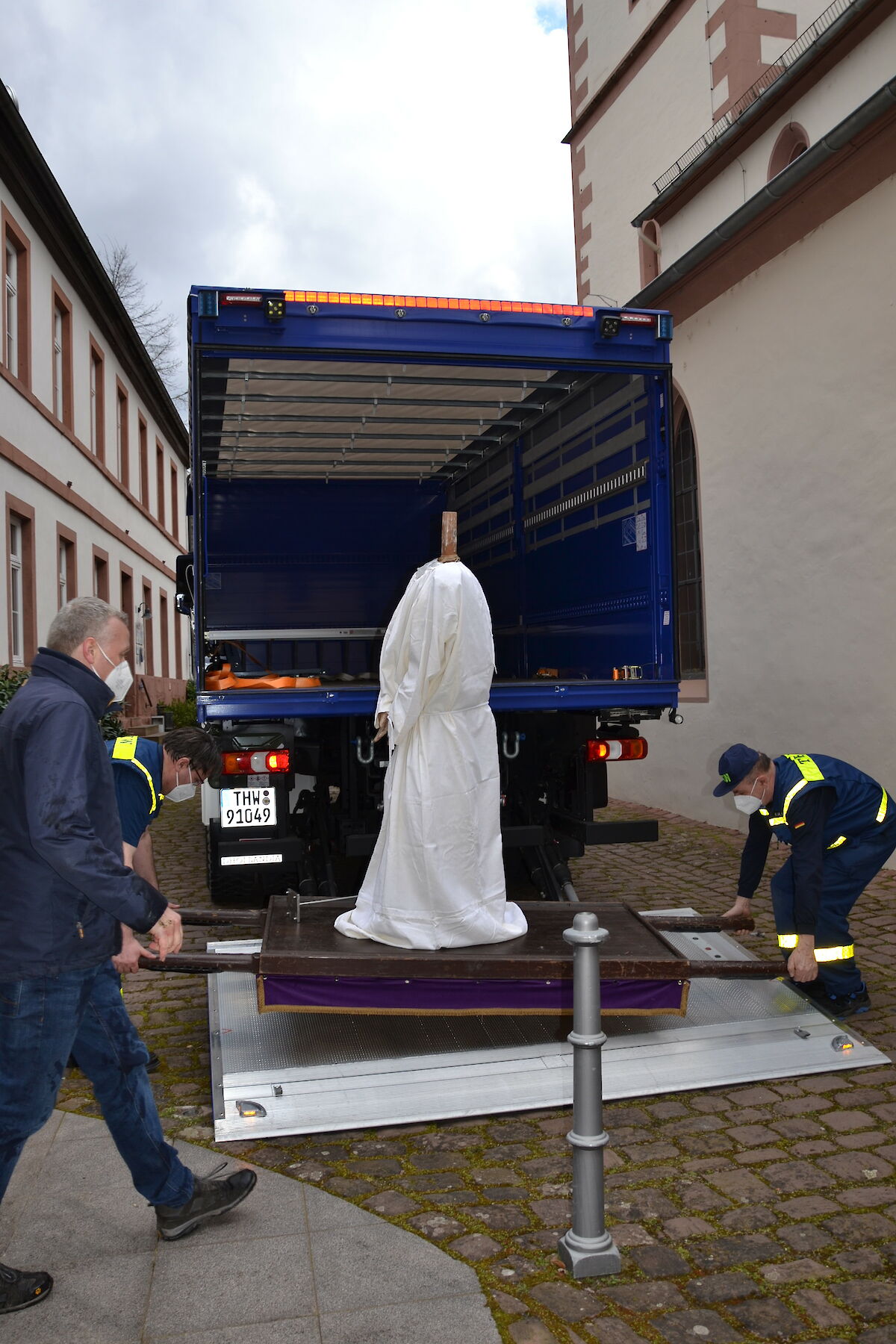 Transport der Figuren der Lohrer Karfreitagsprozession 2021