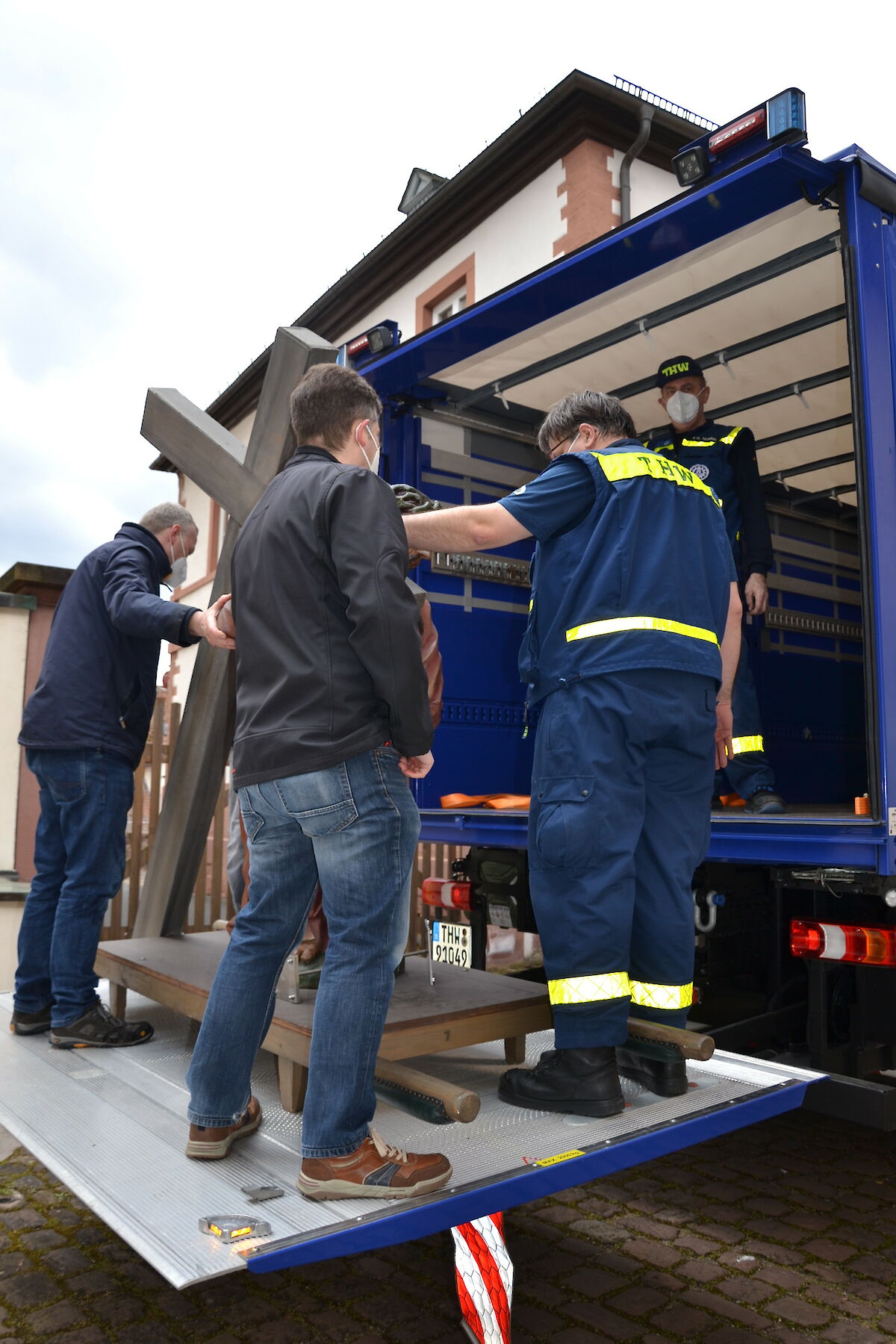 Transport der Figuren der Lohrer Karfreitagsprozession 2021