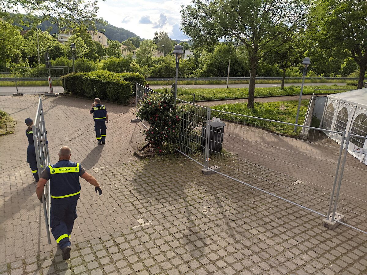 800 zusätzliche Impfdosen für den Landkreis Main-Spessart - THW Lohr unterstützt Impfzentrum