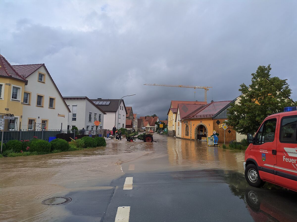 Lieber ein Ass mehr im Ärmel, THW Lohr mit Fachgruppe Wasserschaden/Pumpen in Bereitschaft