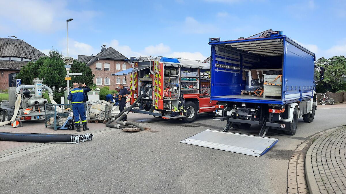 THW Lohr mit Großpumpen im Hochwassereinsatz in NRW