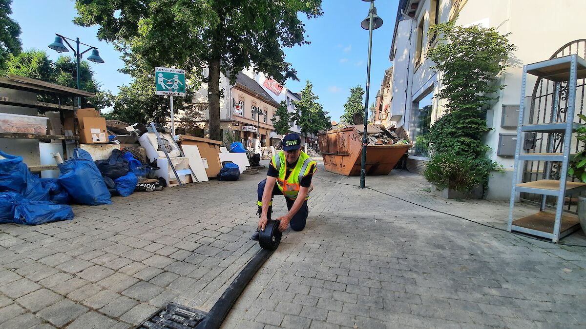 THW Lohr mit Großpumpen im Hochwassereinsatz in NRW