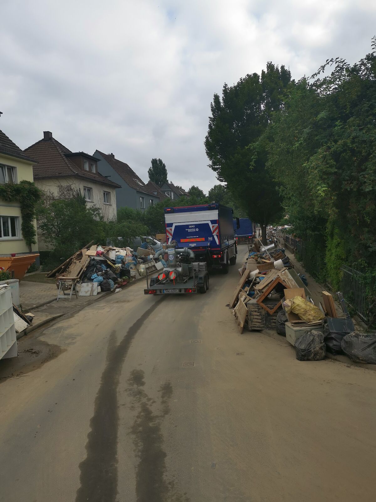 THW Lohr mit Großpumpen im Hochwassereinsatz in NRW