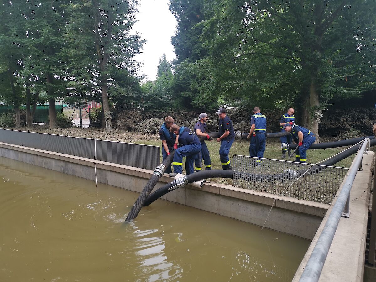 THW Lohr mit Großpumpen im Hochwassereinsatz in NRW