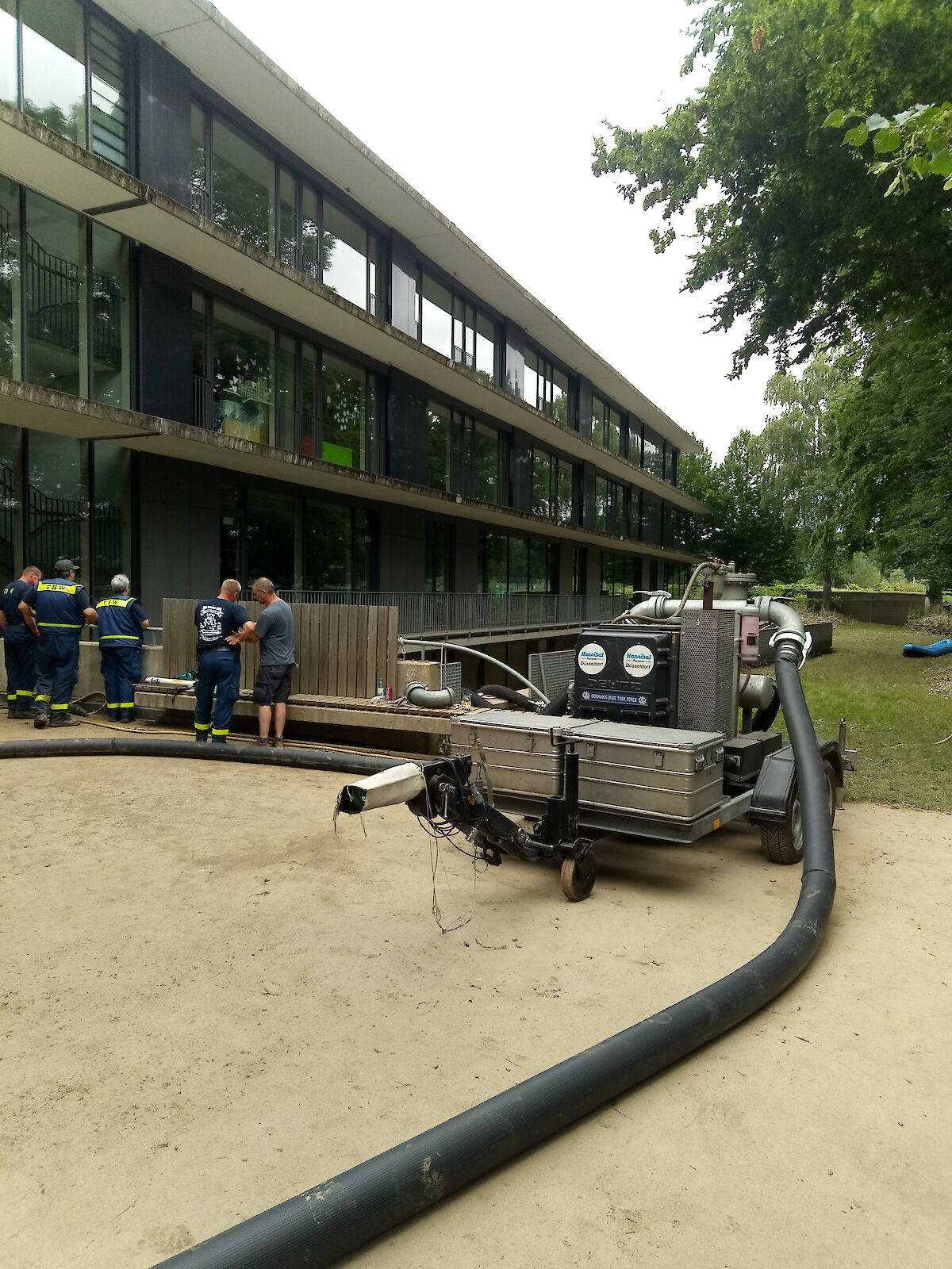 THW Lohr mit Großpumpen im Hochwassereinsatz in NRW