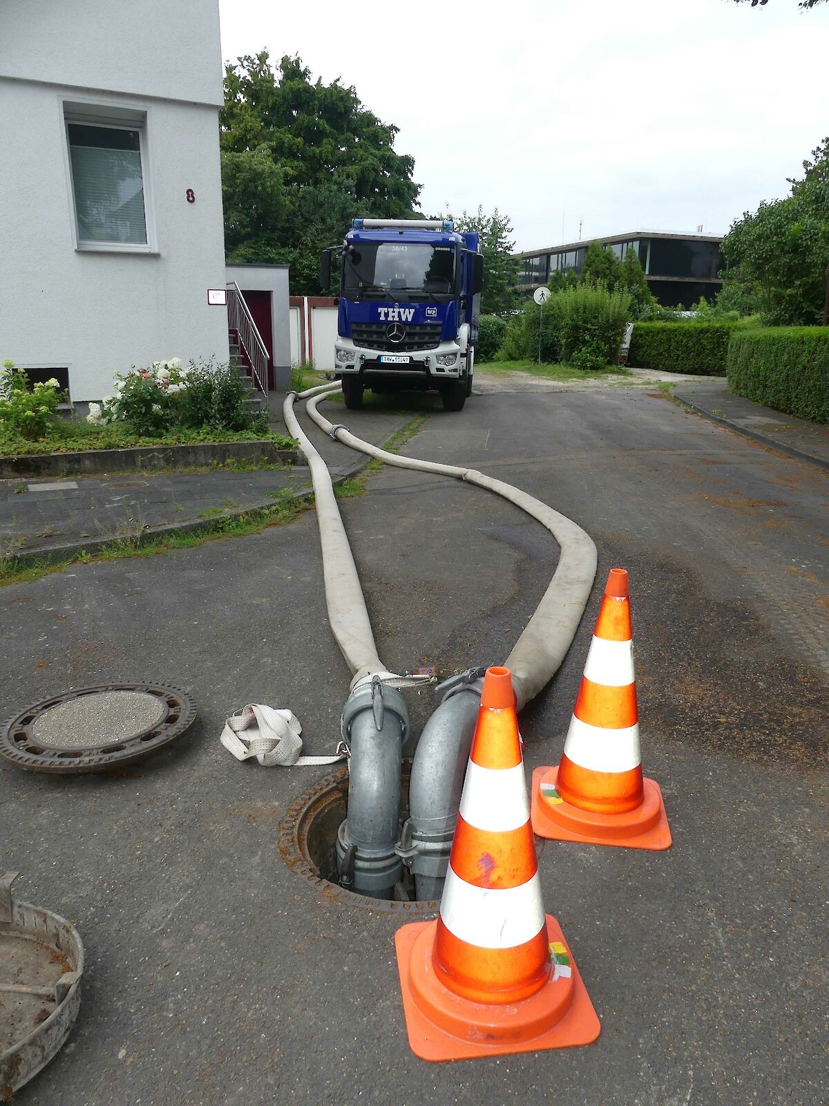 THW Lohr mit Großpumpen im Hochwassereinsatz in NRW