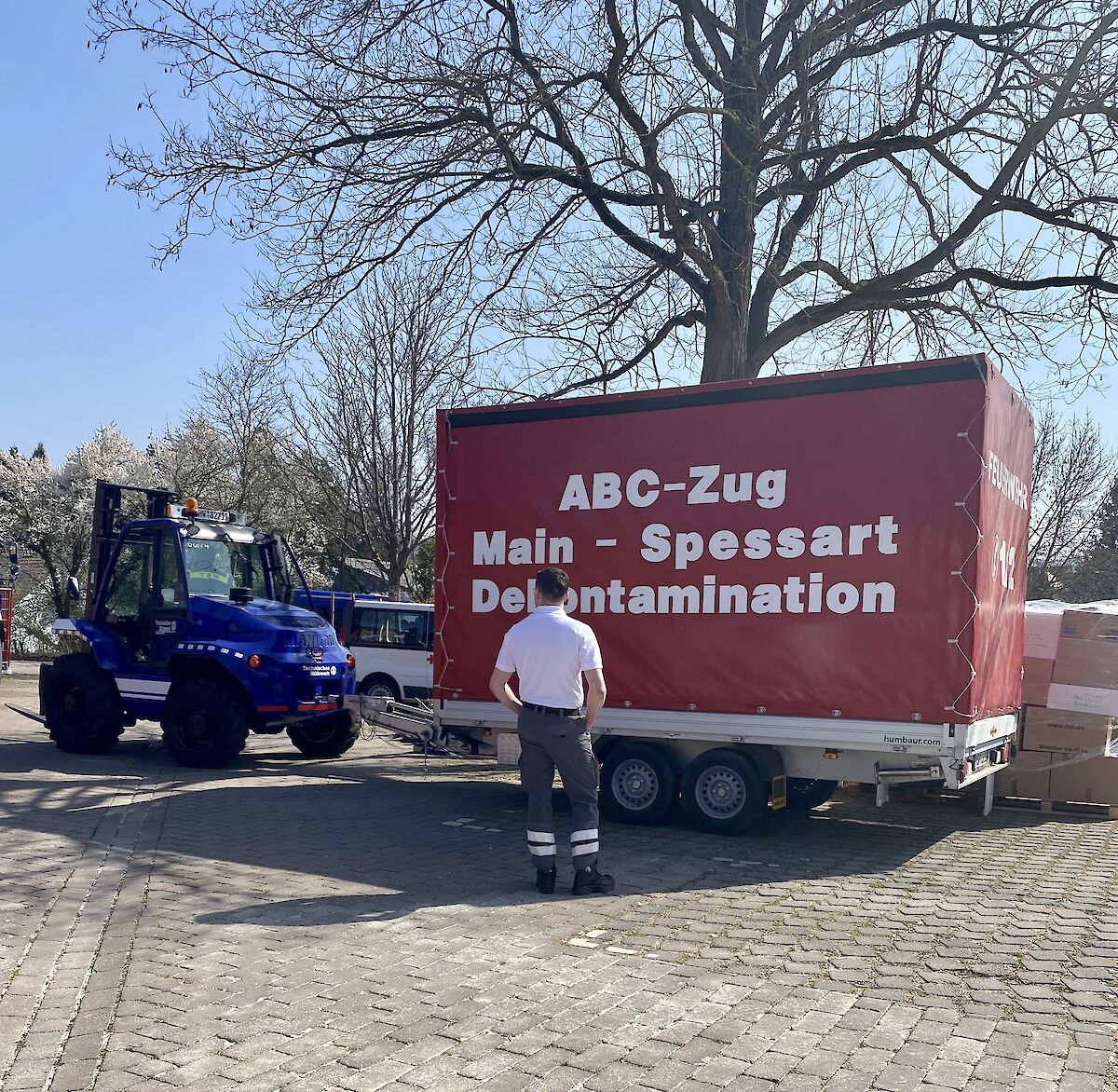 Alle Zahnräder griffen ineinander beim Aufbau der Notunterkunft in der Spessarttorhalle.