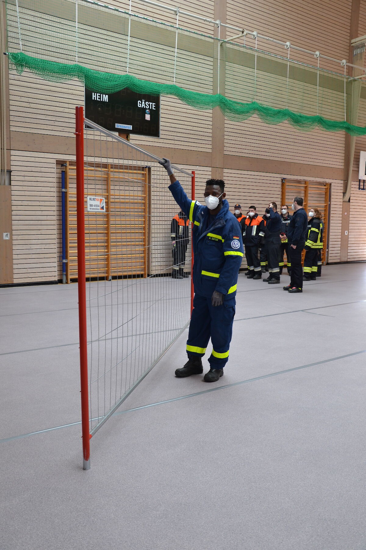 Alle Zahnräder griffen ineinander beim Aufbau der Notunterkunft in der Spessarttorhalle.