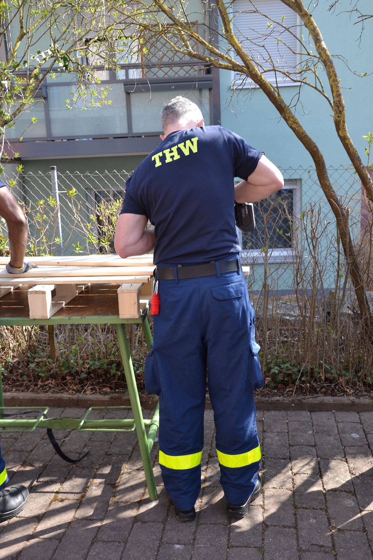 Alle Zahnräder griffen ineinander beim Aufbau der Notunterkunft in der Spessarttorhalle.