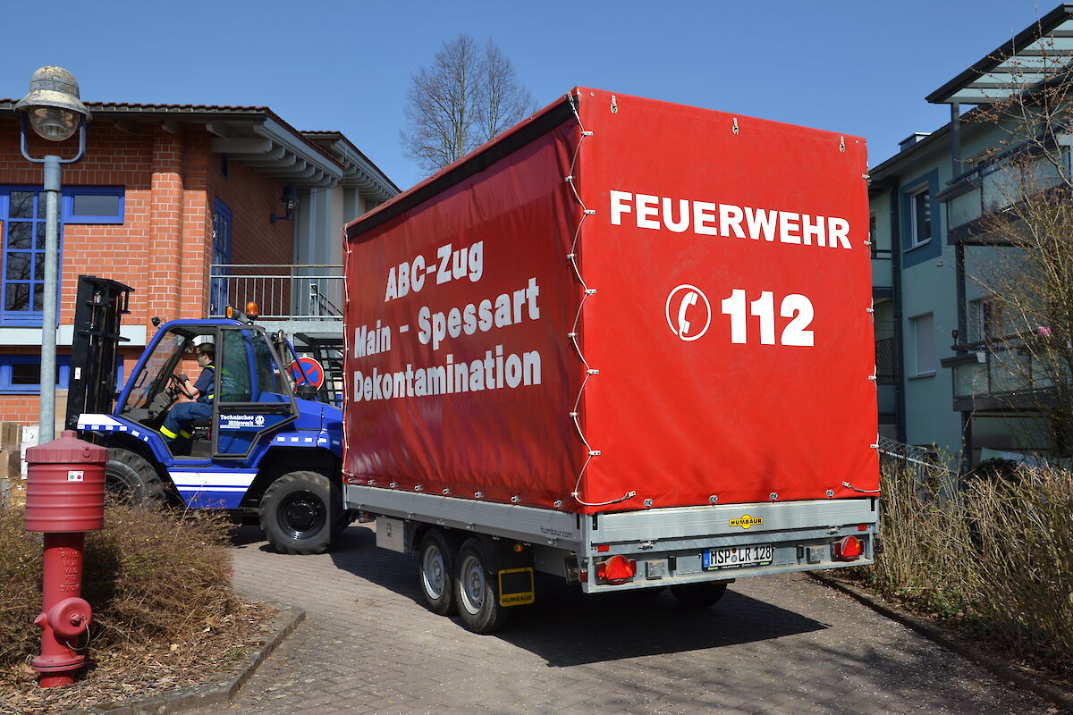 Alle Zahnräder griffen ineinander beim Aufbau der Notunterkunft in der Spessarttorhalle.