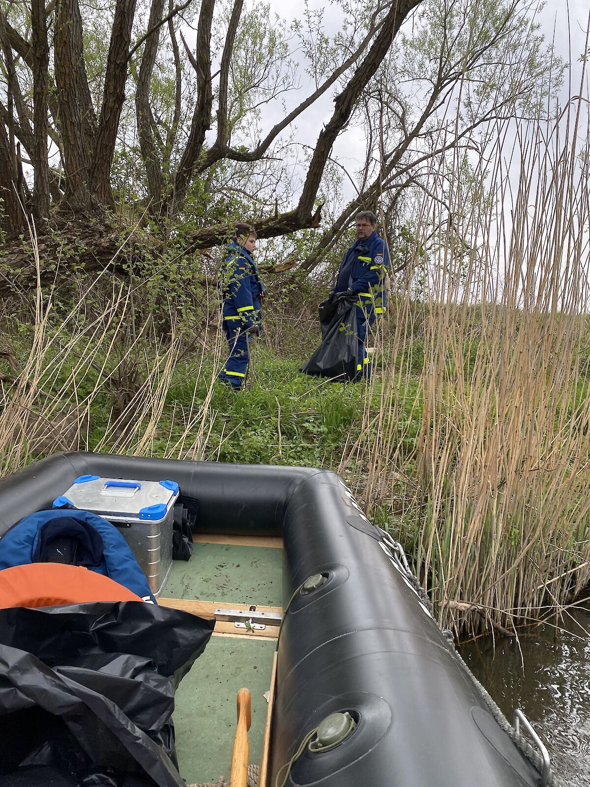 Lohrer THW Jugend beim Frühjahrsputz