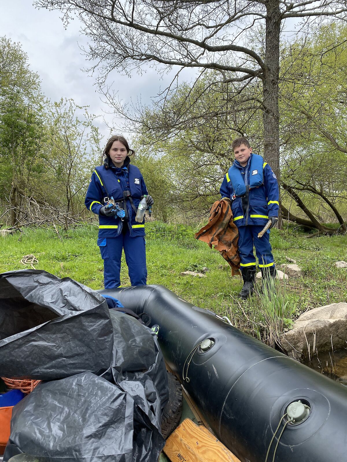 Lohrer THW Jugend beim Frühjahrsputz