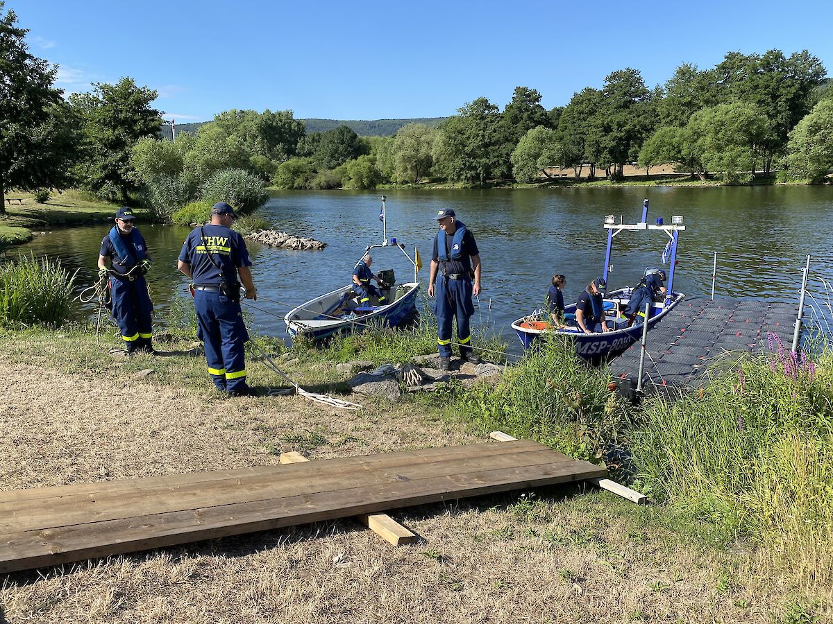 Zu Wasser, zu Lande und in der Luft beim Jubiläumsfest 140 Jahre Feuerwehrverein Sendelbach.