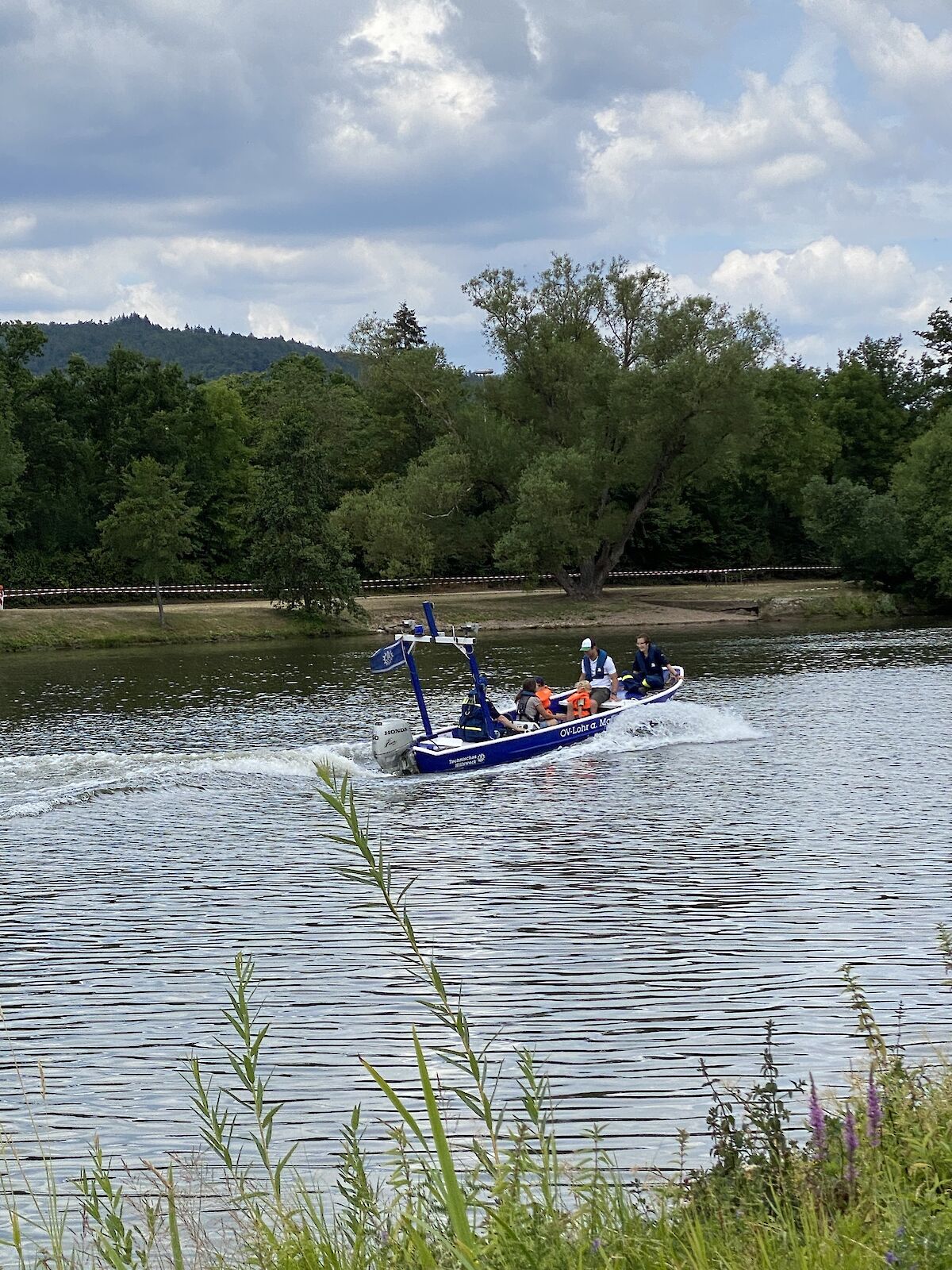 Zu Wasser, zu Lande und in der Luft beim Jubiläumsfest 140 Jahre Feuerwehrverein Sendelbach.