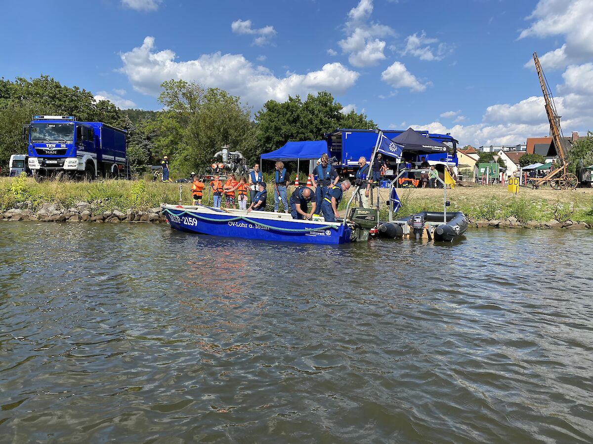 Zu Wasser, zu Lande und in der Luft beim Jubiläumsfest 140 Jahre Feuerwehrverein Sendelbach.