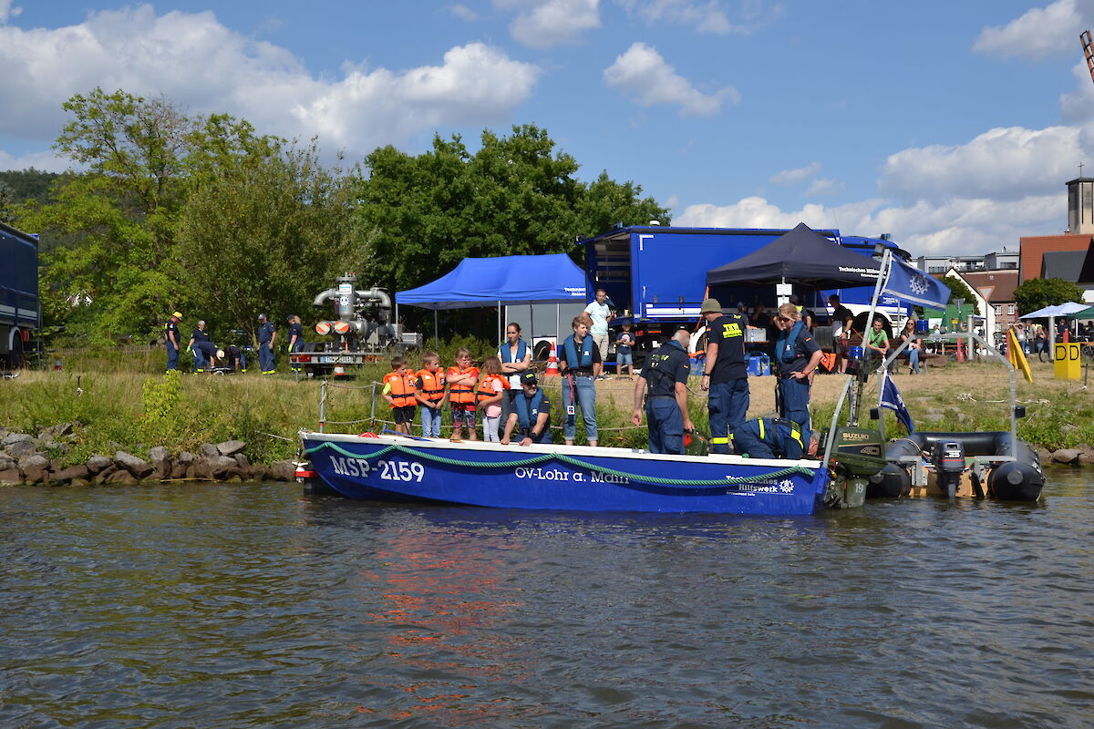 Zu Wasser, zu Lande und in der Luft beim Jubiläumsfest 140 Jahre Feuerwehrverein Sendelbach.