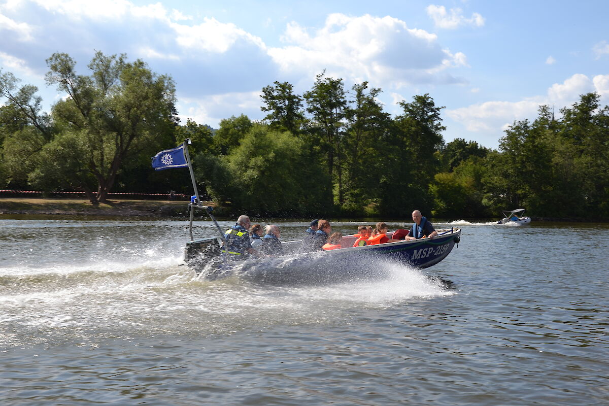 Zu Wasser, zu Lande und in der Luft beim Jubiläumsfest 140 Jahre Feuerwehrverein Sendelbach.