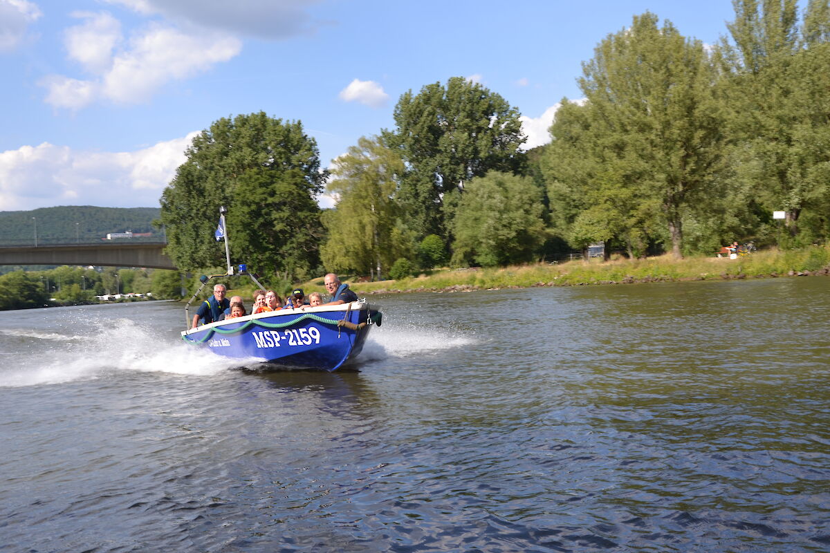 Zu Wasser, zu Lande und in der Luft beim Jubiläumsfest 140 Jahre Feuerwehrverein Sendelbach.