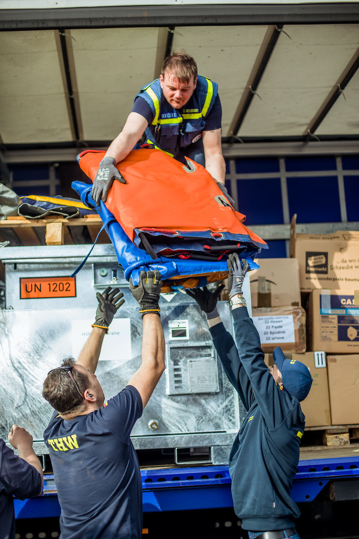 Hilfsgütertransport für die Ukraine - THW Bayern transportiert mit Unterstützung aus Marktheidenfeld und Lohr lebenswichtige Materialien für Menschen in der Ukraine