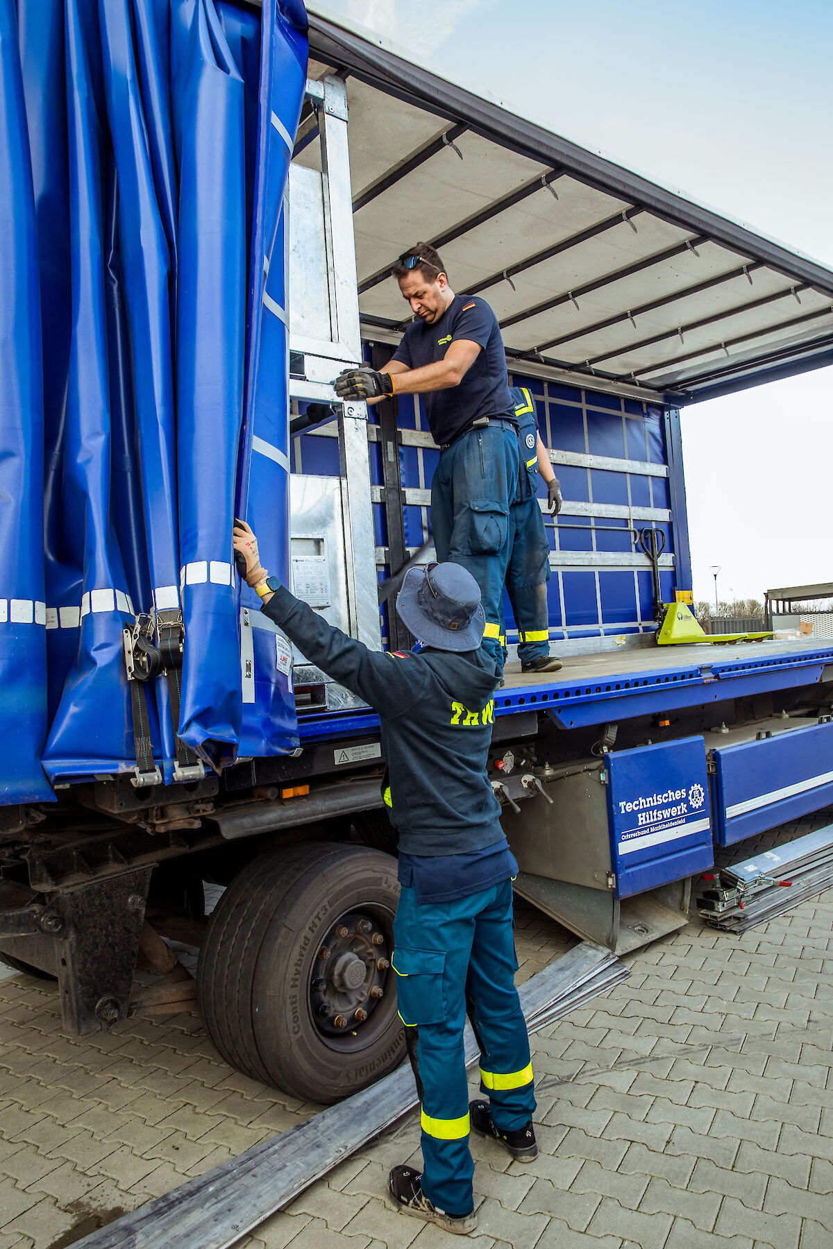 Hilfsgütertransport für die Ukraine - THW Bayern transportiert mit Unterstützung aus Marktheidenfeld und Lohr lebenswichtige Materialien für Menschen in der Ukraine