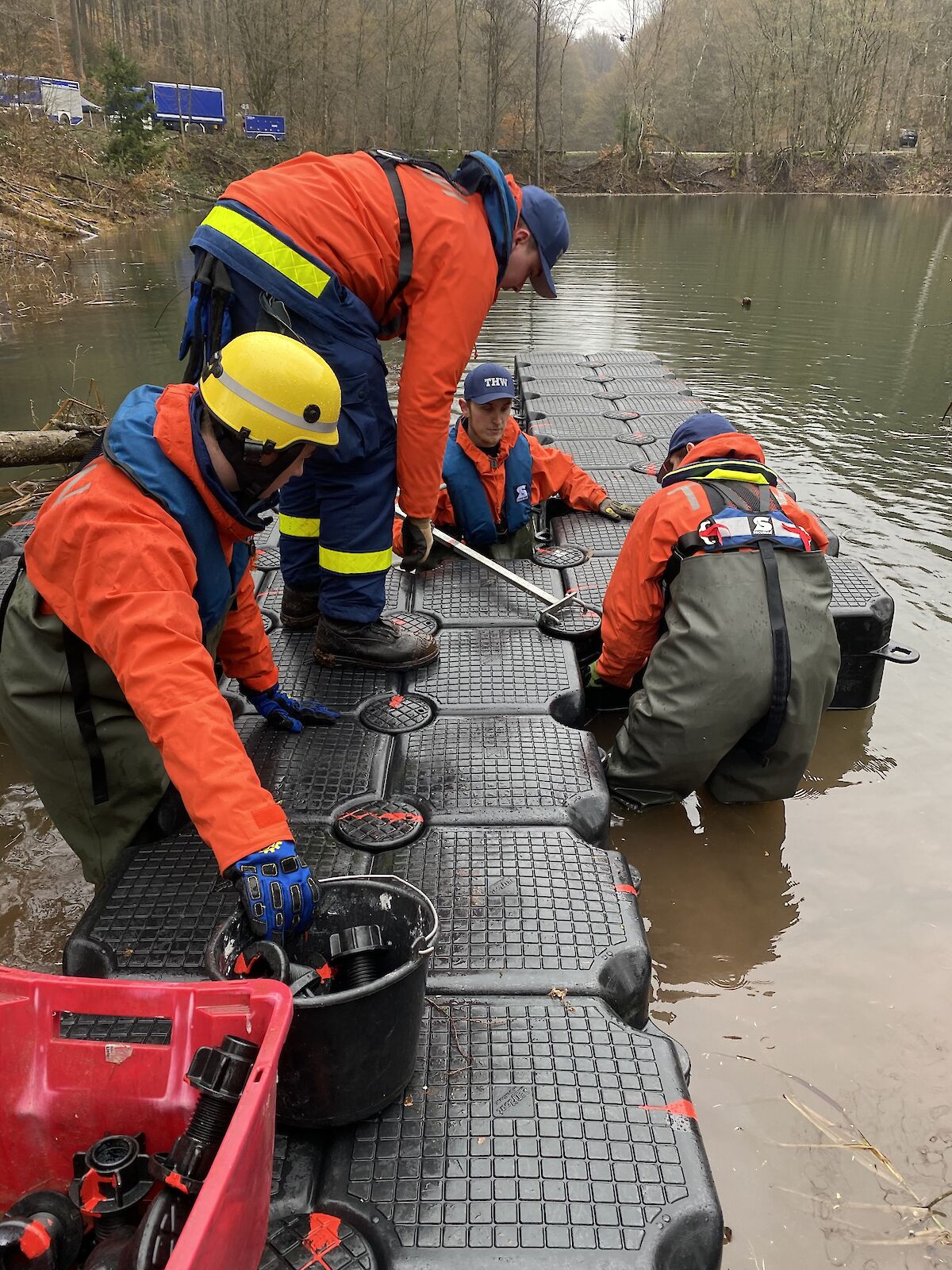 Technische Hilfeleistung im Spessart - Wasserstand eines Weihers senken